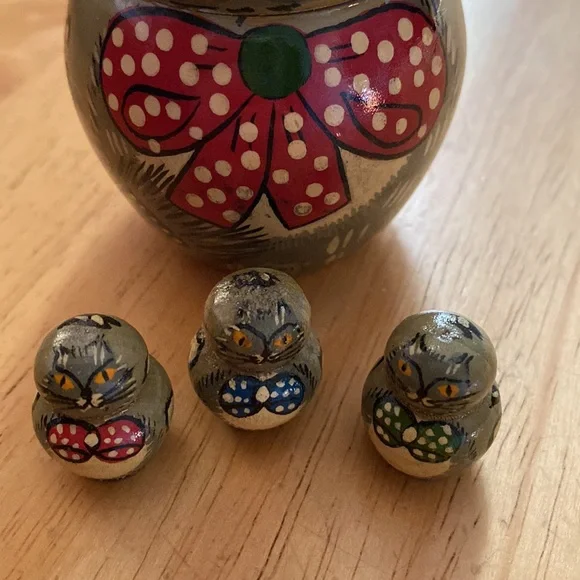 Russian 1991 Moscow Nesting dolls Mama cat set 4 pcs. Hand painted in Russia - Picture 3 of 8